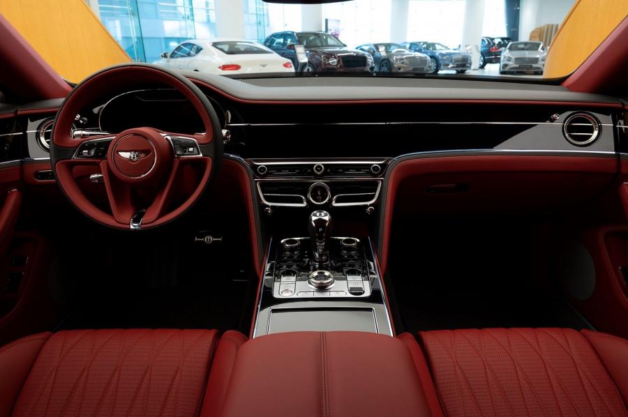 Торпедо Bentley Flying Spur 2020 года  (UAE) (фото 6 из 10)